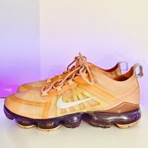 Nike VaporMax 2019 in Coral and White